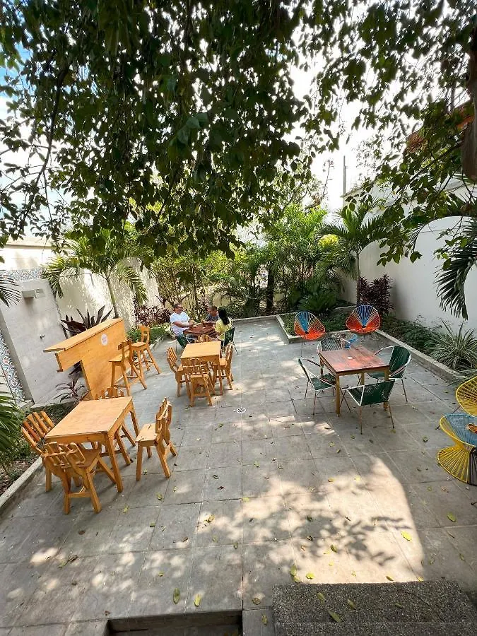 Bed & Breakfast Skankin' House Cali